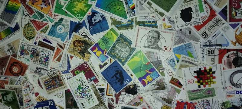 BUNDAPOST - 650 neat stamps