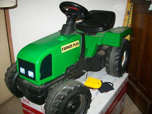 ELC RIDE ON TRACTOR WITH TRAILER