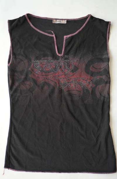 CUTE BLACK YDE TOP WITH PRINT!!