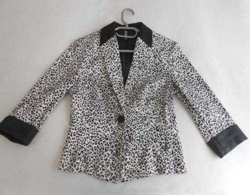 LOVELY BLACK AND WHITE ANIMAL PRINT JACKET!