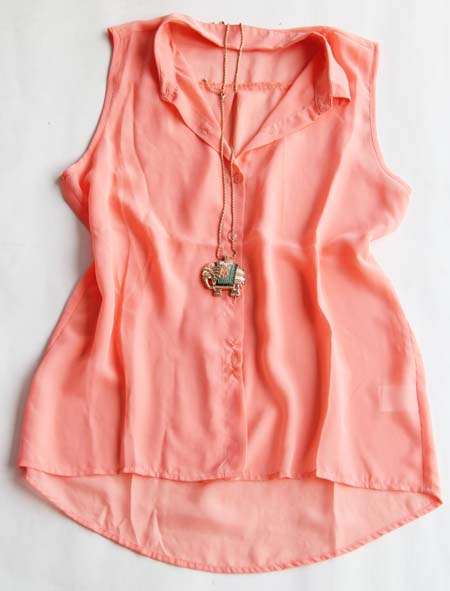 GORGEOUS CHIFFON TOP AND GOLDEN NECKLACE!!