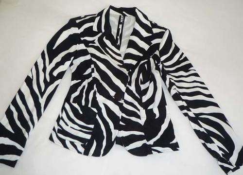 GORGEOUS BLACK AND WHITE ANIMAL PRINT BLAZER!