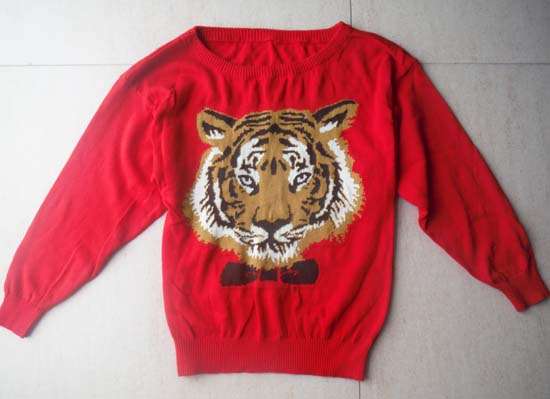 CUTE RED JERSEY WITH TIGER PRINT!!