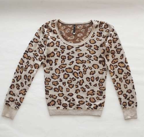 LOVELY ANIMAL PRINT JERSEY!