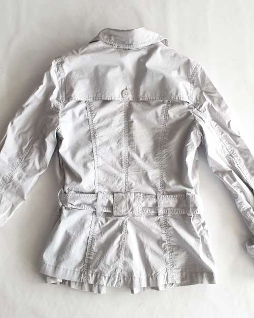 LOVELY GREY LIGHTWEIGHT JACKET!