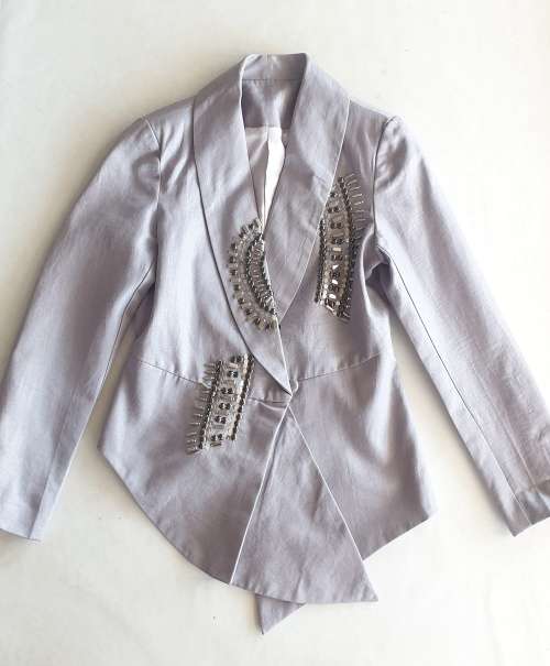 GORGEOUS GREY-SILVER FITTED BLAZER WITH EMBELLISHMENTS!