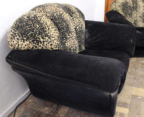 6 Seater Grafton and Everest Lounge Suite (Poor Condition)