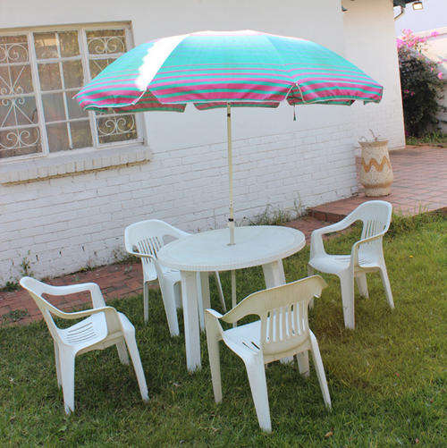 Round Outdoor Table, 4 Chairs and Umbrella