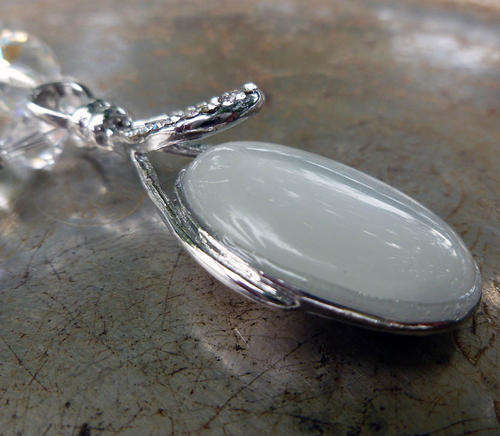Lauren Michelle Collection Milky Glass Pendant Necklace