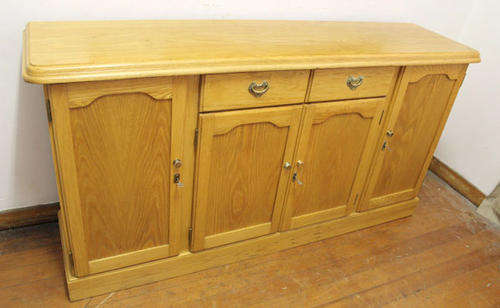 Beautiful Light Oak Real Wood Side-board Or Passage Piece