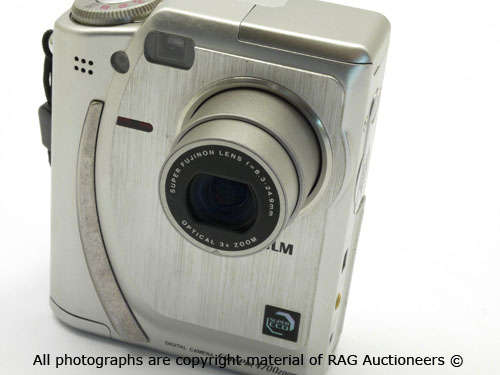 DIGITAL CAMERA Fujifilm FinePix 4700 Zoom