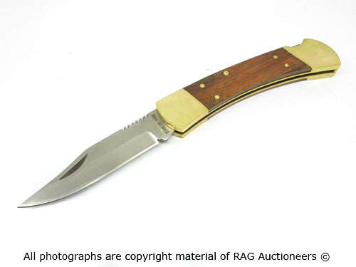 Lock Hunting Knife With Metal and Wooden Flat Handle (22 cm)