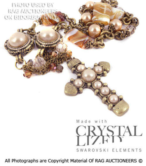 **R850** GENUINE SWAROVSKI Pearl and Crystal Necklace with Pearl Cabachon Cross Pendant