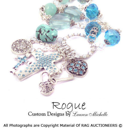 **R820** Stunning Cross Pendant Necklace