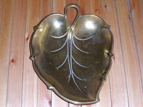 STUNNING BRASS LEAF BOWL TYPE FINDING WITH GREAT DETAIL--LOOKS OLD--NORMAL TARNISH