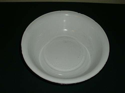 A LARGE WHITE ENAMEL BOWL WITH BLACK TRIM IN STUNNING CONDITION--SHIPPING IS R45