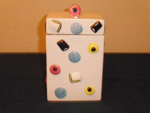 ORIGINAL WOOLIES LIQUORICE ALLSORTS RAISED SURFACE COLLECTABLE CERAMIC JAR WITH LID-