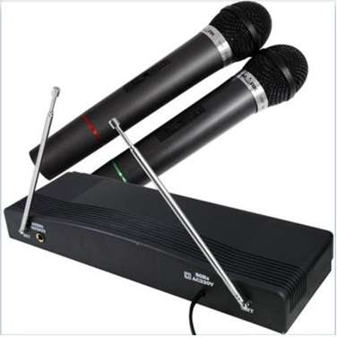 2X wireless microphones BRAND NEW!!! great karaoke system