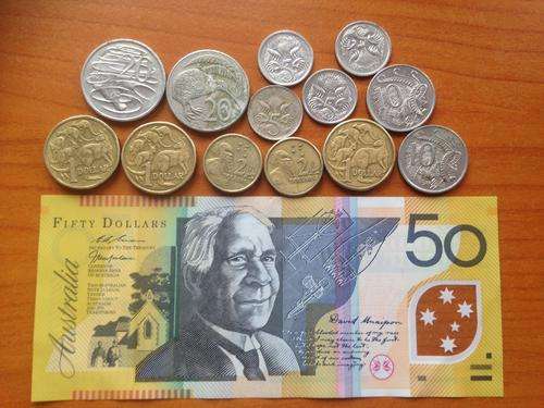 FOREIGN COINS AND BANKNOTES CURRENCY LOT - OVER R1000 IN ZAR