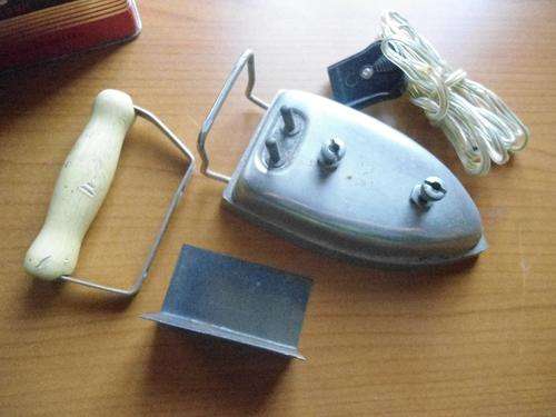 PRILECT ANTIQUE TRAVELLING IRON - COMPLETE WITH ORIGINAL BOX !!!