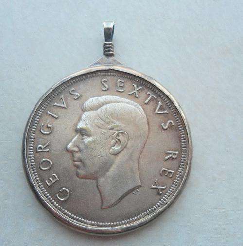 CROWN PENDANT - HIGHLY DETAILED PIECE WITH SILVER COIN INSIDE!!