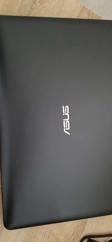 **Bargain** ASUS VivoBook X543U Intel Core i3 7100U 12 GB RAM 120 GB SSD