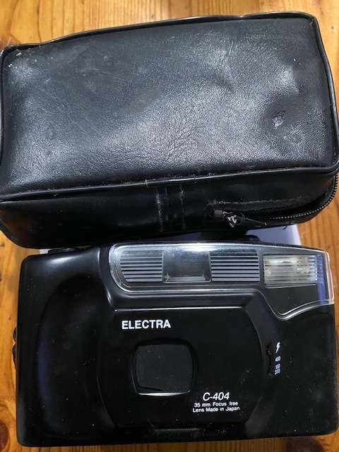Electra C-404 Vintage camera in pouch: The days before we heard of Pixels