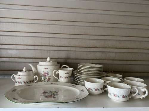 Constantia tea set in great condition