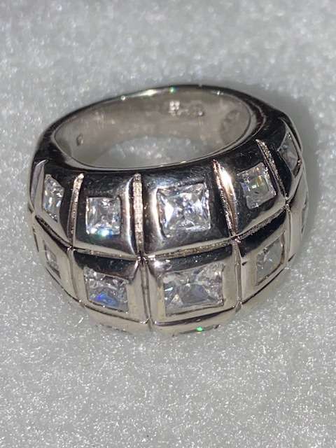 Sterling Silver Ring with Gorgeous Clear Gemstones