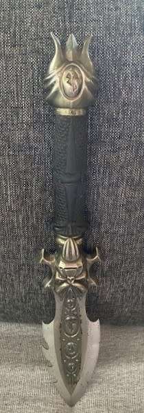 Collectible Stainless steel dagger: Ornate and 280 mm in length