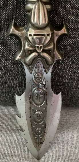 Collectible Stainless steel dagger: Ornate and 280 mm in length