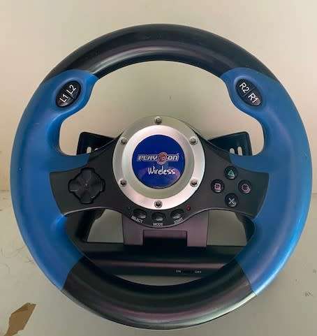 Play On Wireless steering wheel in excellent condition