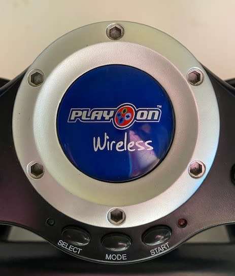 Play On Wireless steering wheel in excellent condition