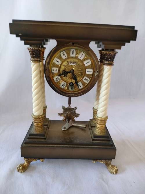 Vintage SCHMID Mantel Clock with key: 100% working order: No glass front