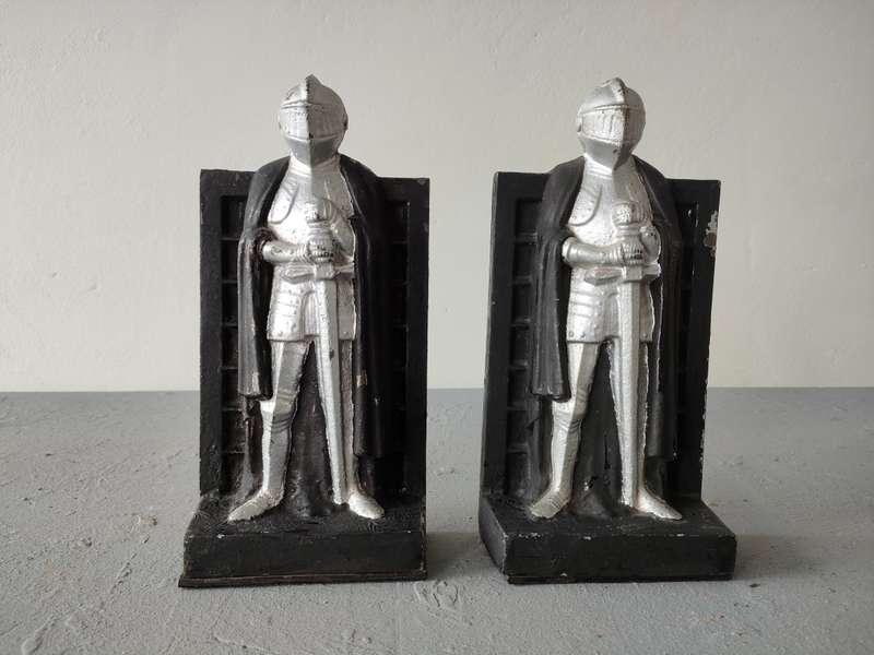 Lovely cast iron bookends in excellent condition: Height app 230+ mm