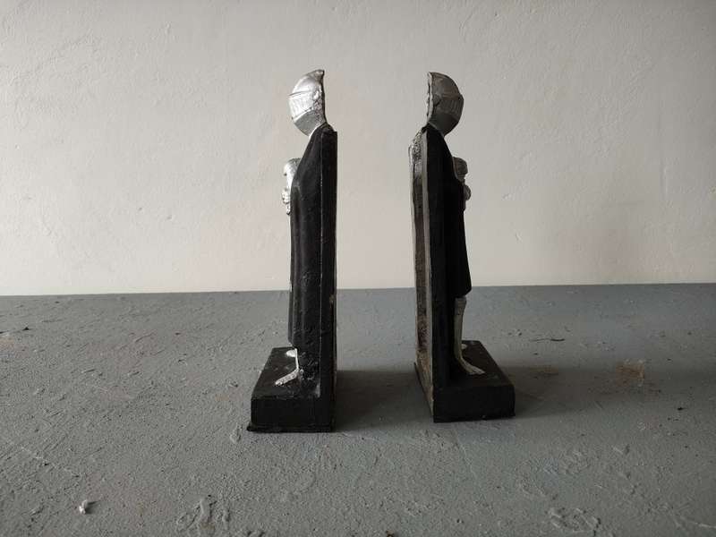 Lovely cast iron bookends in excellent condition: Height app 230+ mm