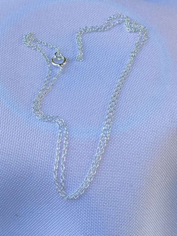 Sterling Silver 50 cm necklace.