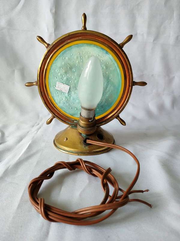 Rare Fish `Áquarium:` wooden and brass bedside/table lamp in good condition:210 x 200 mm