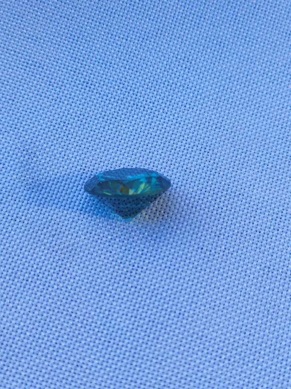 Fancy Green Moissanite - lab created - 4.1 ct - round brilliant cut: - well cut stone
