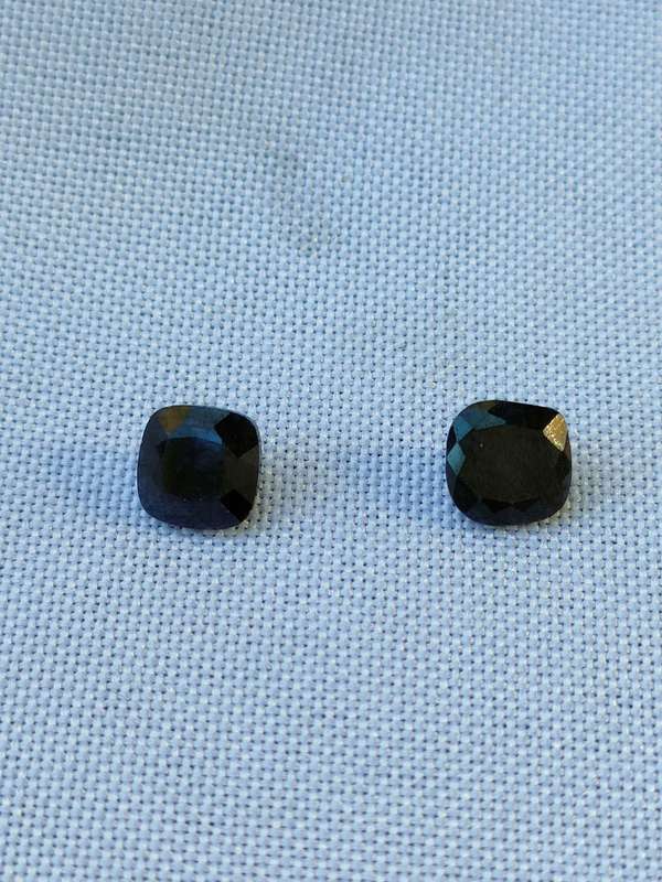 Sapphire pair - 4 x 4 mm - natural mined stones -cushion cut - ideal for earrings