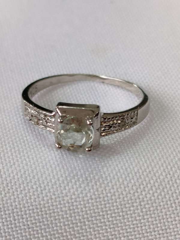 Topaz and diamond sterling silver ring: - 925 stamp - size US 7
