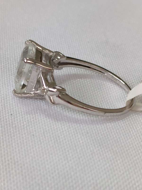 Topaz and diamond sterling silver ring - 925 stamp - size US 8: - 3 ct plus
