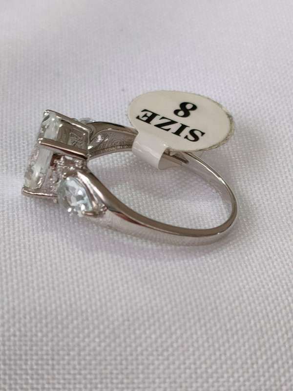 Topaz and diamond 3 stone sterling silver ring - 925 stamp - size US 8 - 3.75 ct