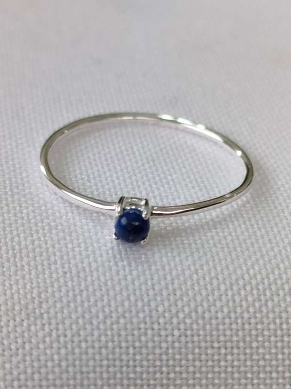 Opal and sterling silver ring: with small stone - 925 stamp - size US 7: