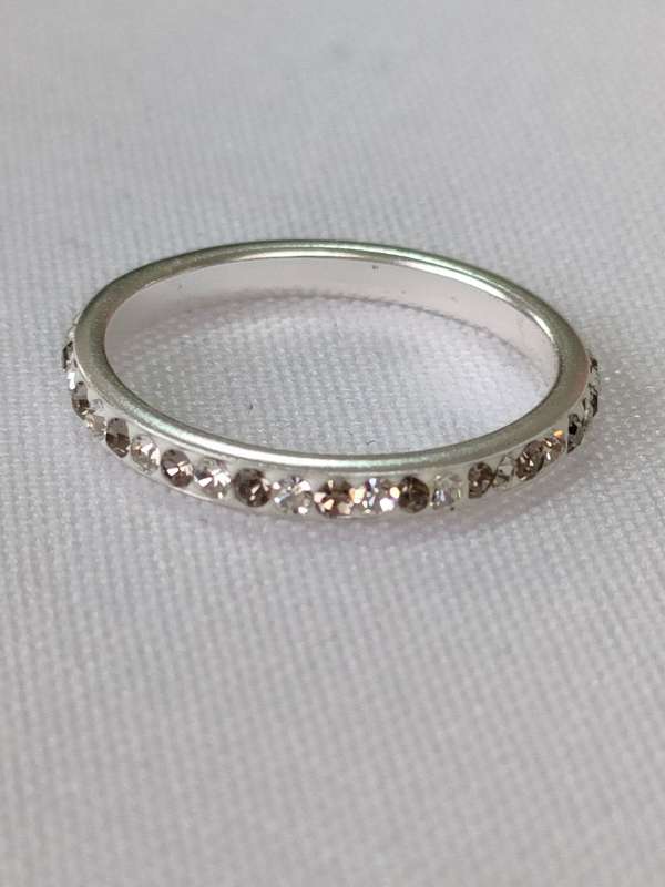 Austrian crystal adorned sterling silver ring - 925 stamp - size US 7