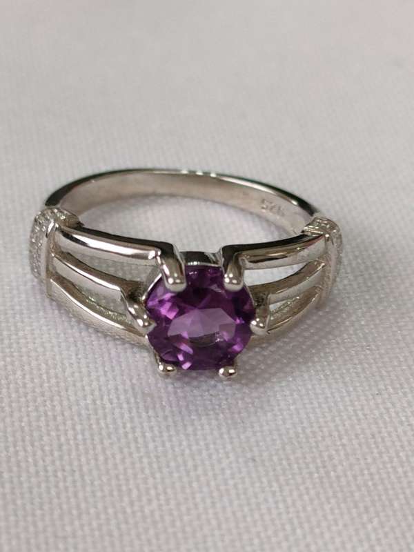 Amethyst and diamond sterling silver ring: - 925 stamp - size US 7