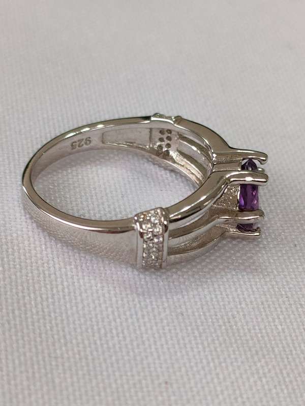Amethyst and diamond sterling silver ring: - 925 stamp - size US 7