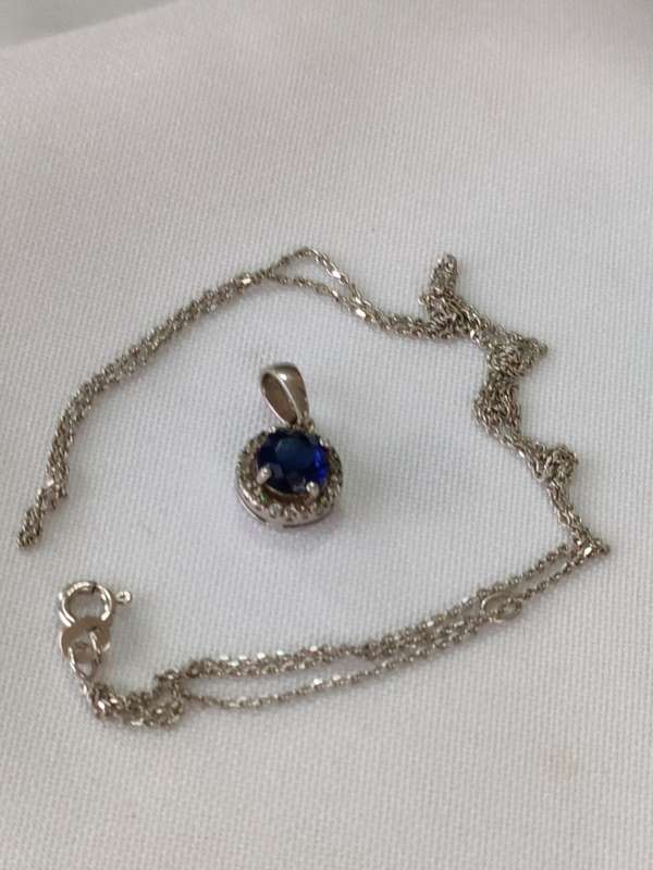 Sterling Silver L/C Tanzanite Necklace:: Stunning piece