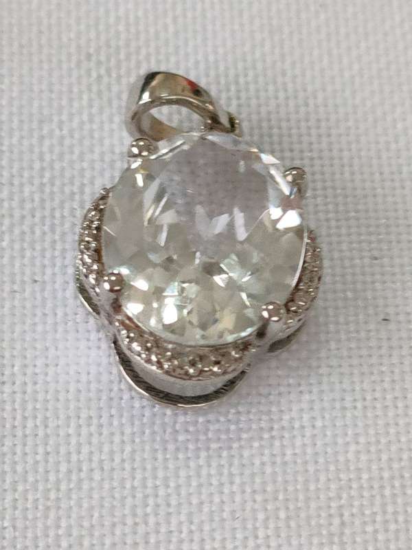 Topaz and diamond sterling silver pendant - 925 stamp - almost 4 carats