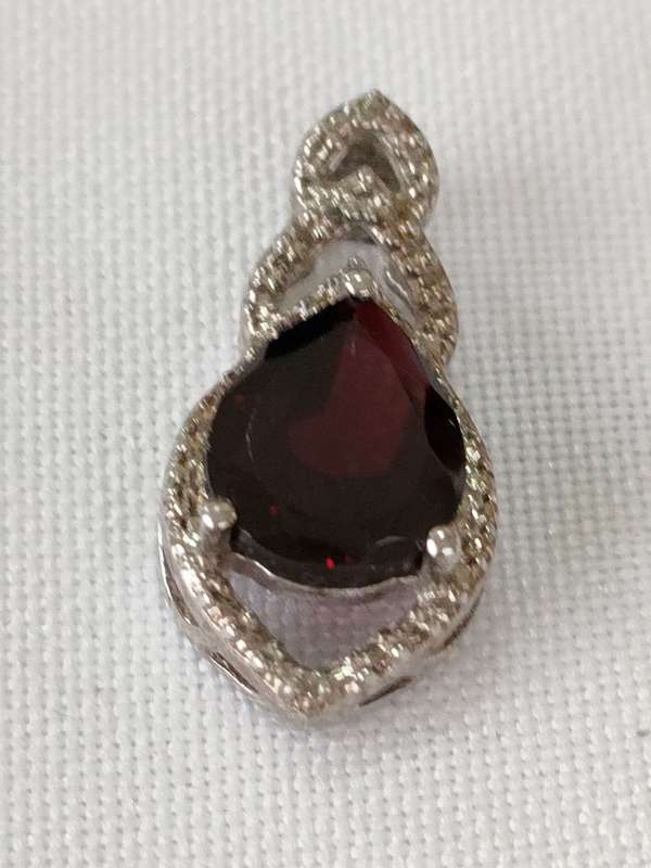 Garnet and diamond sterling silver pendant- 925 stamp - 2.86 carats